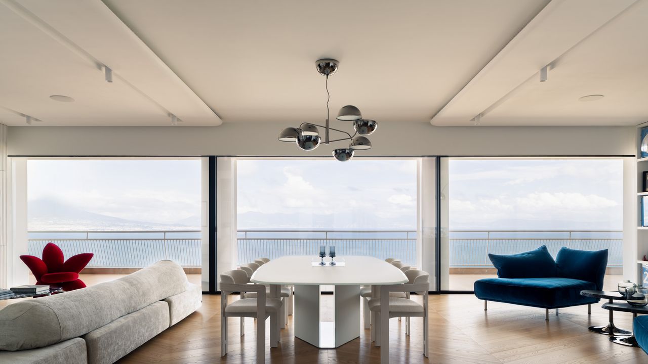 Napoli'de Deniz Manzaralı 216 m2'lik Penthouse: Bir İtalyan Futbolcusuna Ait