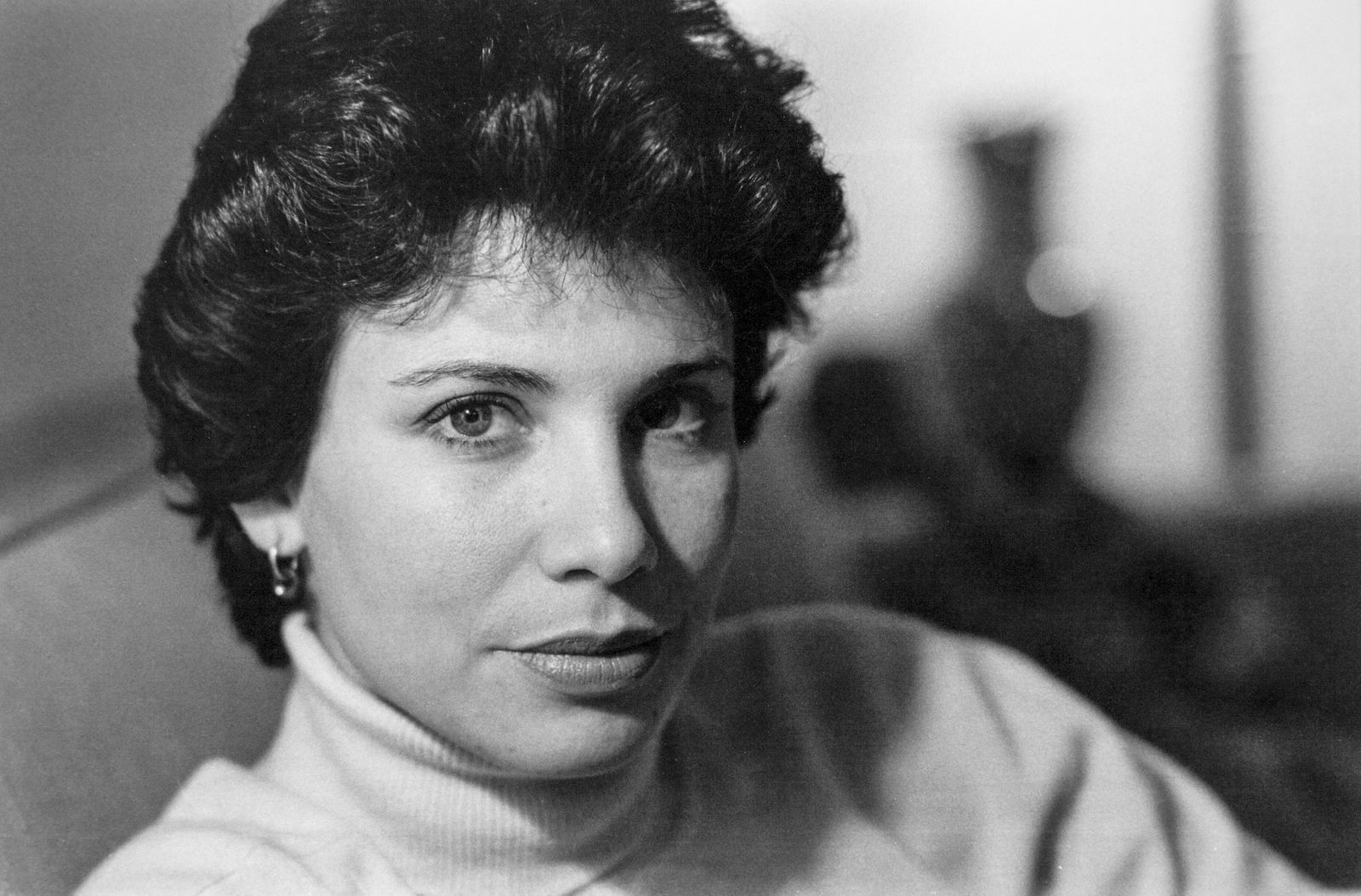 Anne Sinclair dans son bureau de TF1 à Paris le 11 janvier 1982.