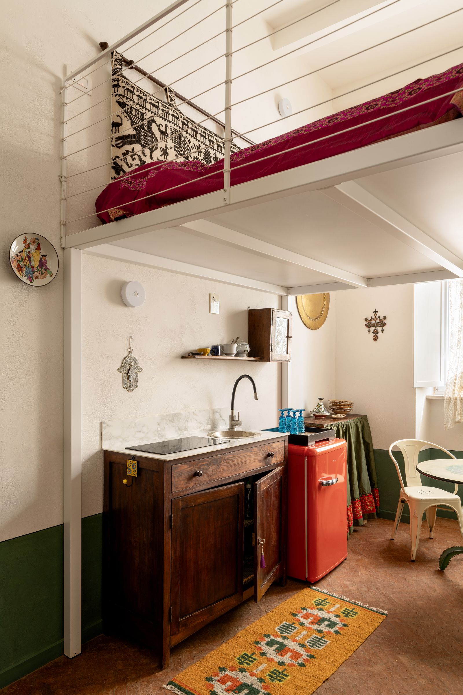 Un ancien dbarras transform en un petit espace de 45m2 en Italie