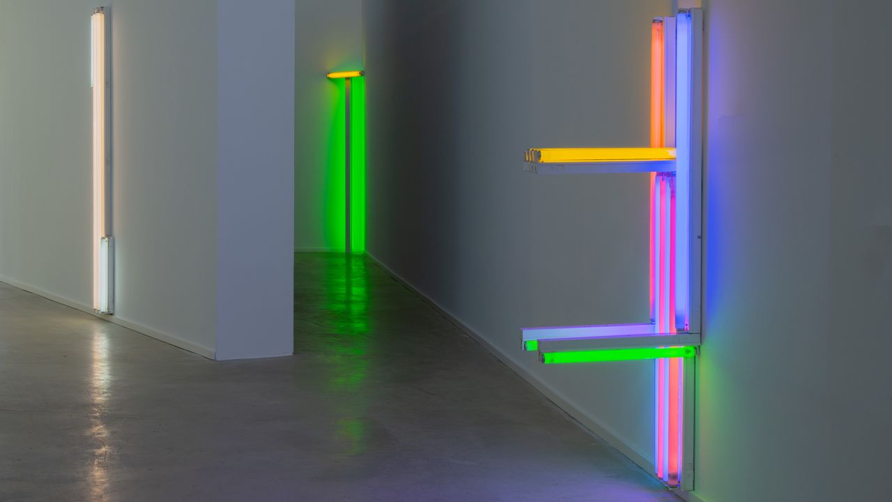 Güney'de Dan Flavin'in Işık Heykelleri Venet Vakfı'nda Sergileniyor