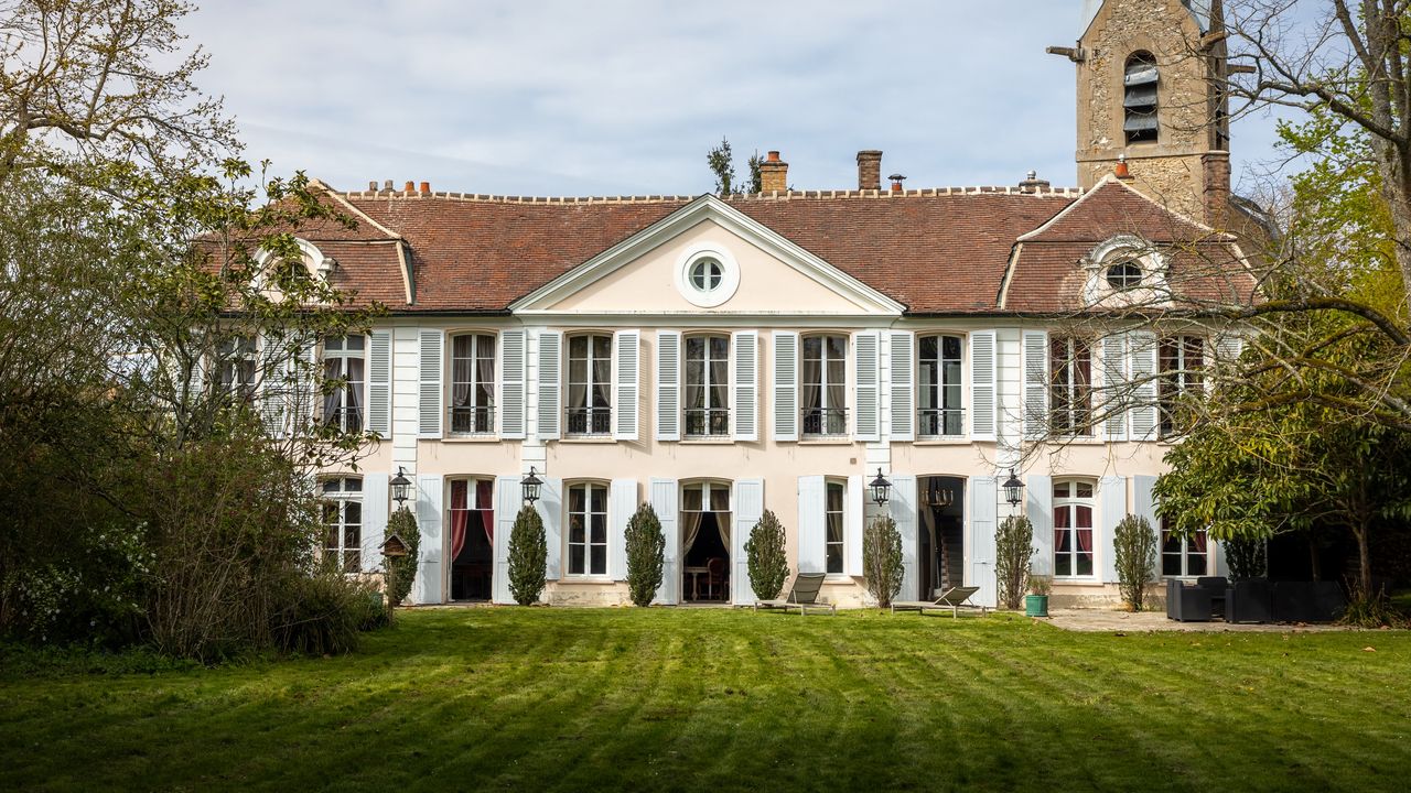 Karl Lagerfeld'in yazlık evi satılık: Mée Malikanesi'nin fotoğraflarıyla keşfedin