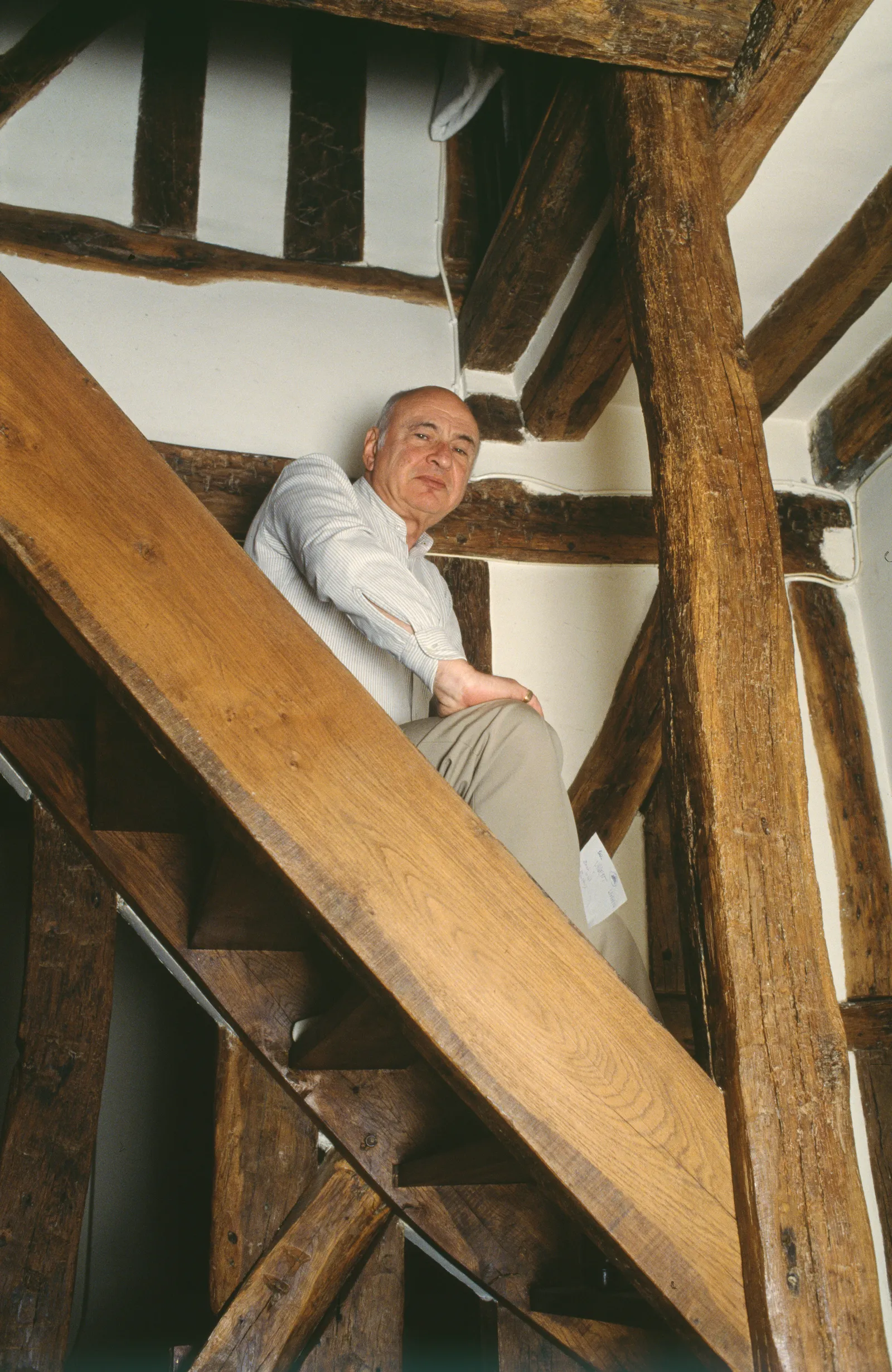 Edgar Morin dans sa maison dans les annes 1990.