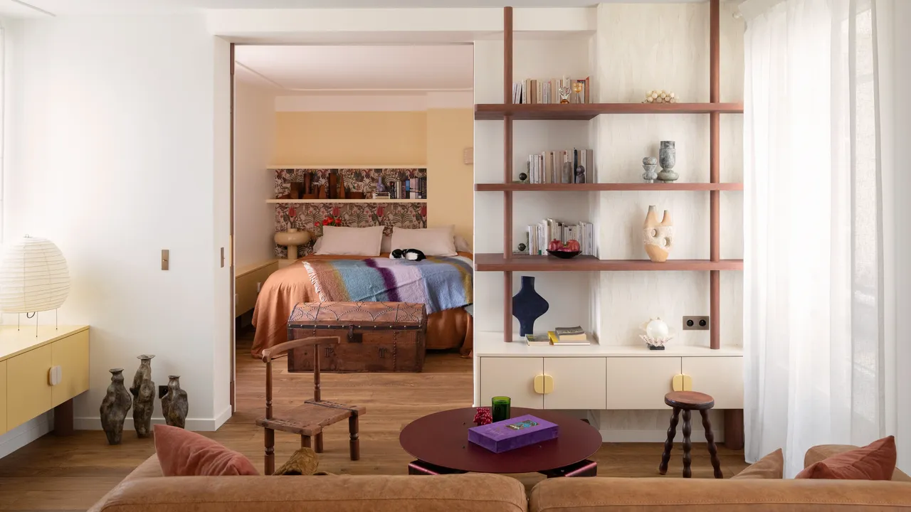 Paris'in Oberkampf semtinde 50 m2 Aydınlık, Renkli ve Güneş Enerjili Küçük Daire