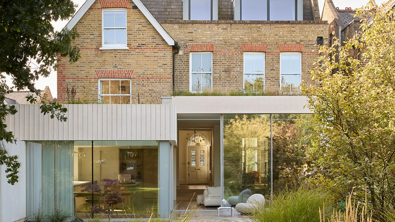 Londra'da Viktorya dönemi evi, çağdaş beton ek ile genişliyor
