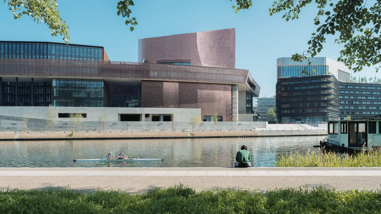 Paris'te Seine kıyılarında yeni bir çağdaş sanat müzesi kapılarını açıyor