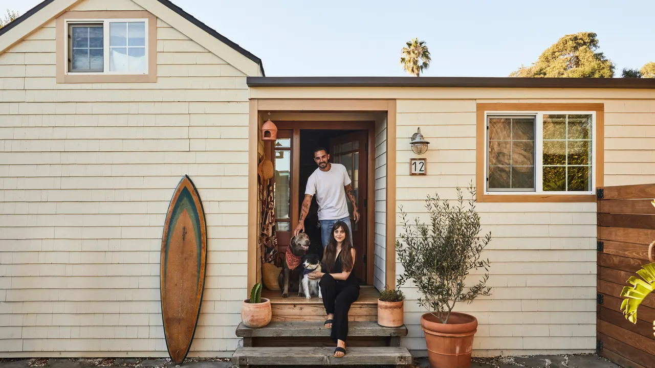 Bir çift, iki köpek ve 43 m²: Malibu'daki orman kokulu mobil ev