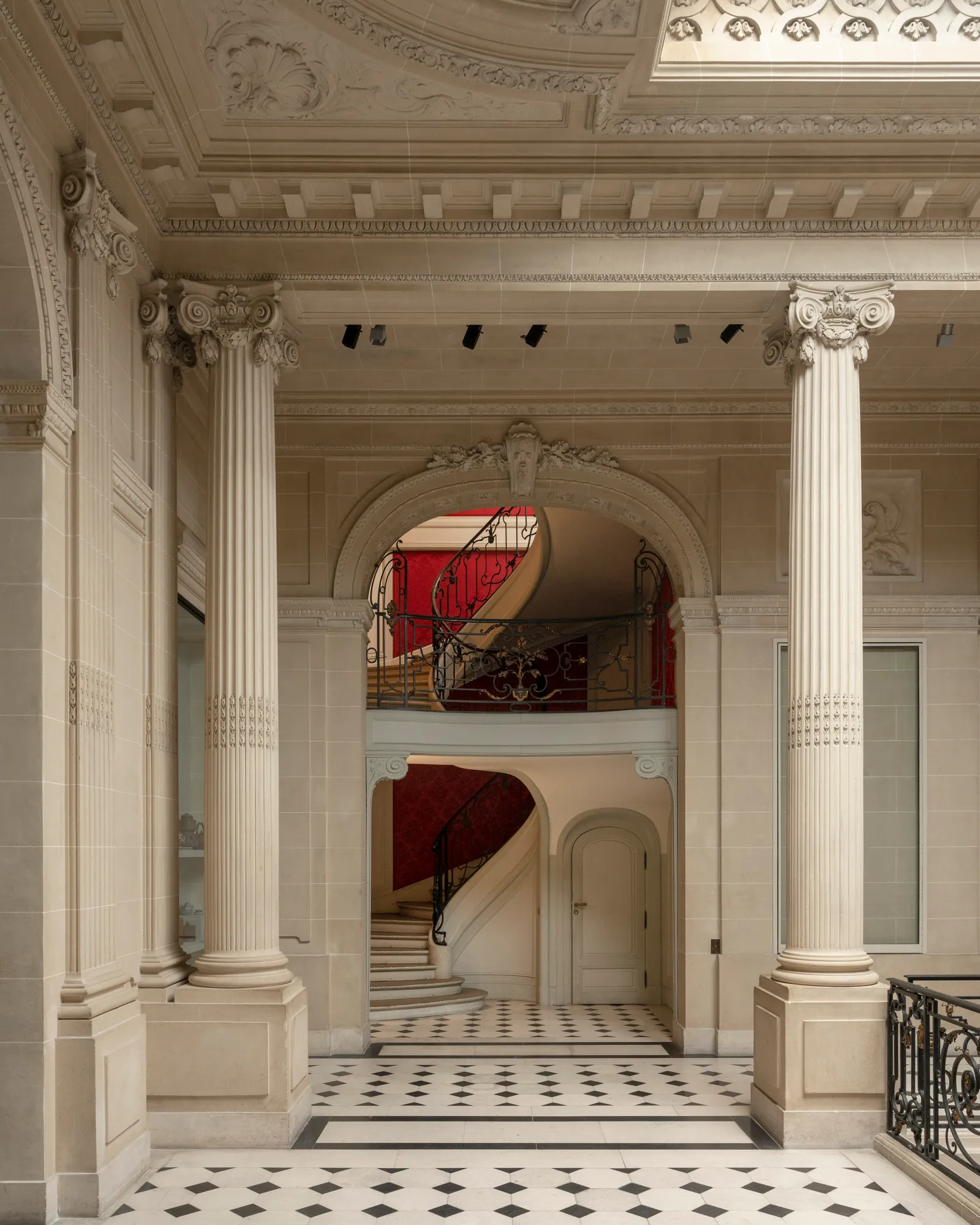 Dans atrium circulation totalement revue Constance Guisset.