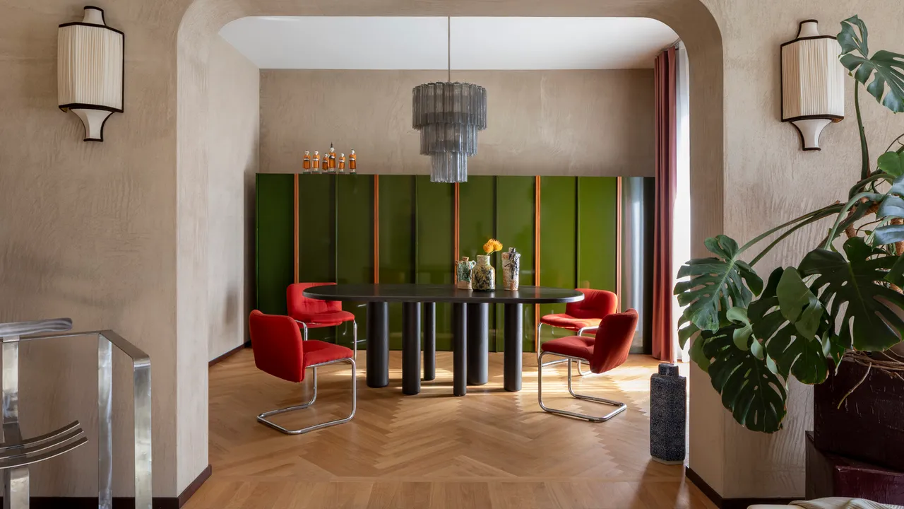 Roma'da Brütalist Daire: Retro Hava ve Vintage Mobilya