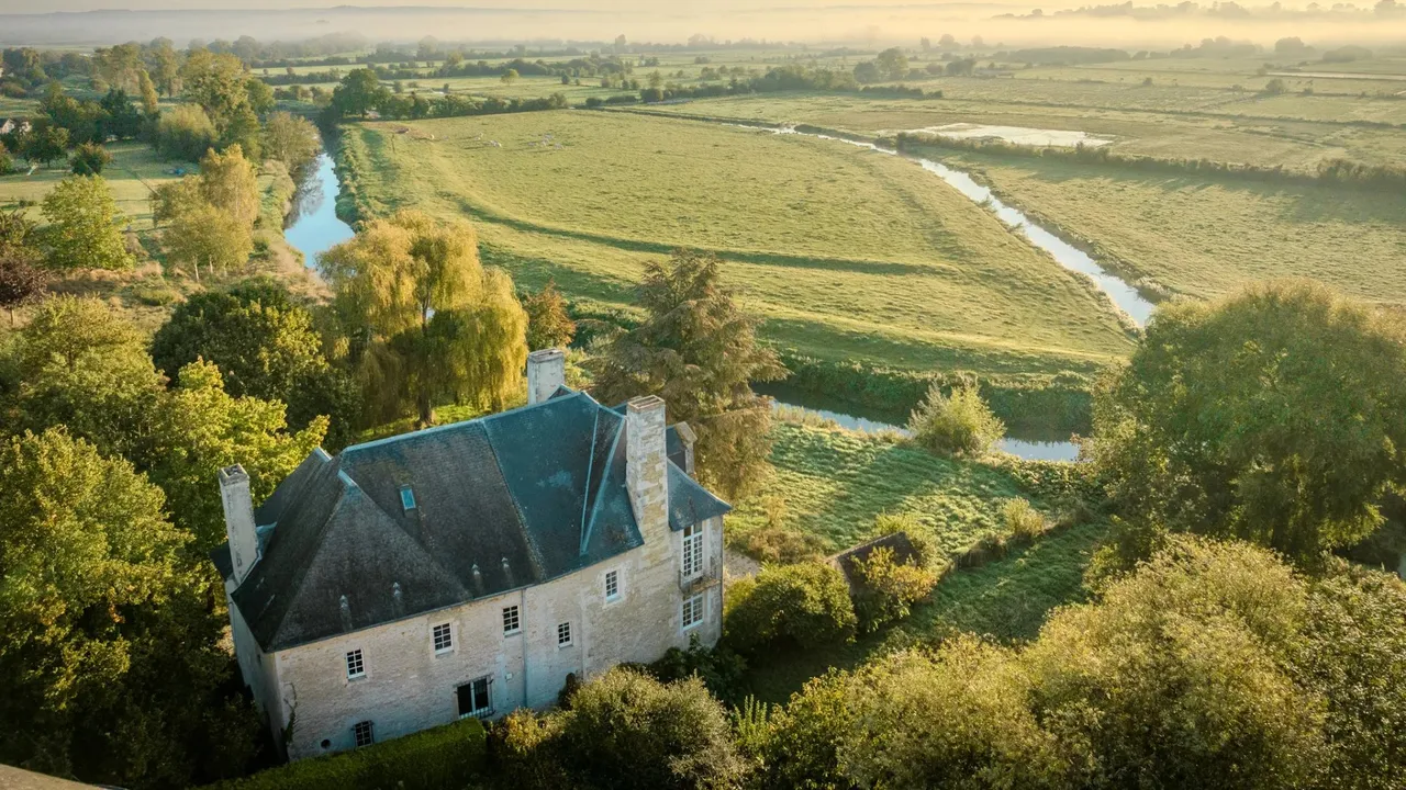 Cabourg yakınlarında satılık 16. yüzyıla ait malikane, parkı ve meyve bahçesi – 1,26 milyon avro