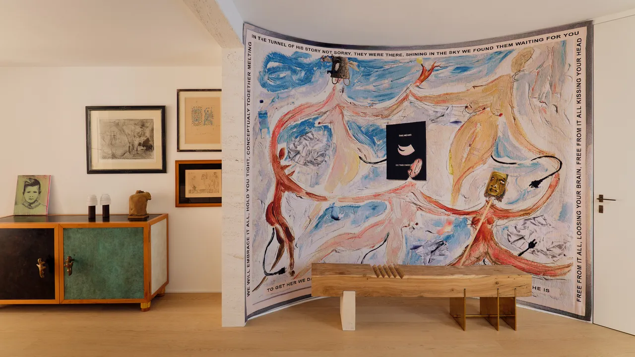 Paris'te Sanat Koleksiyonunu Zarafetle Saran Triplex