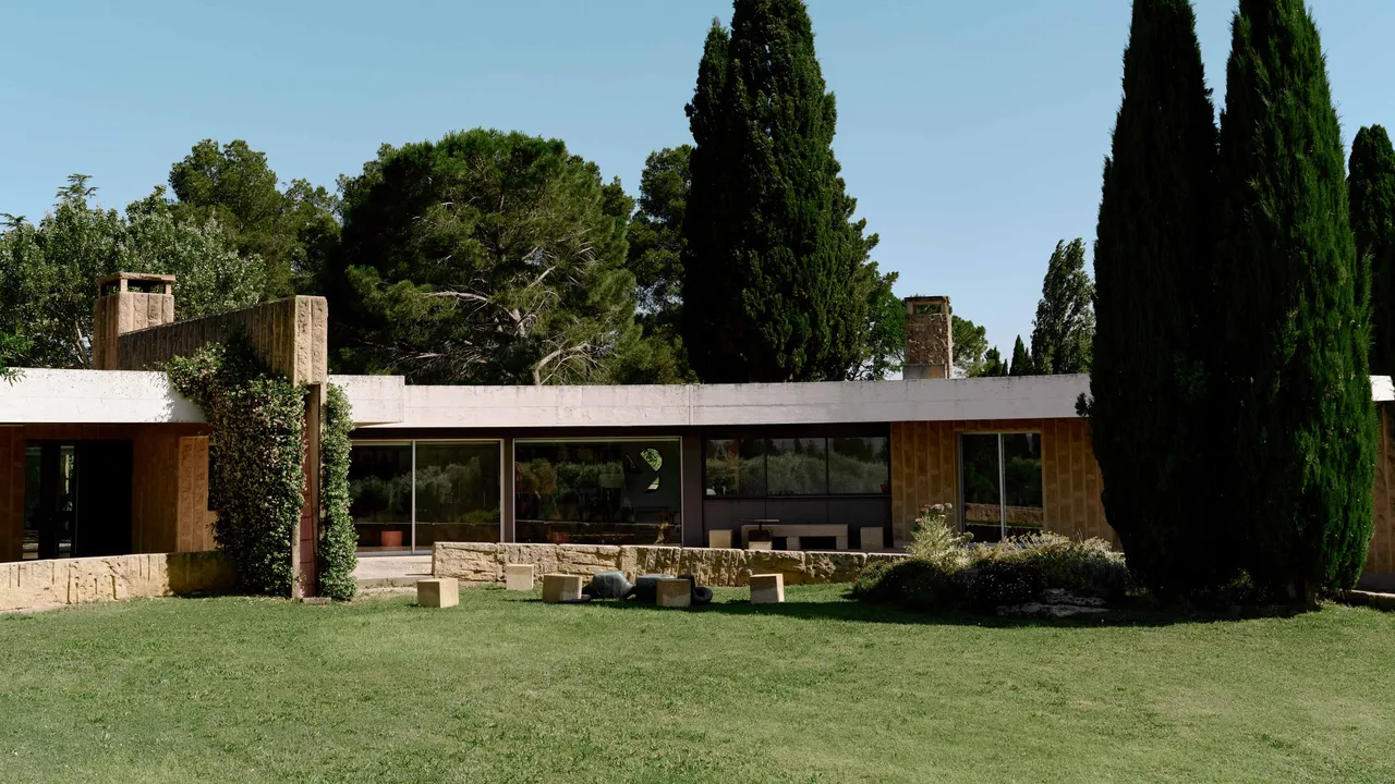 Provence'de Frank Lloyd Wright'tan ilham alan bir villa ve bahçesi