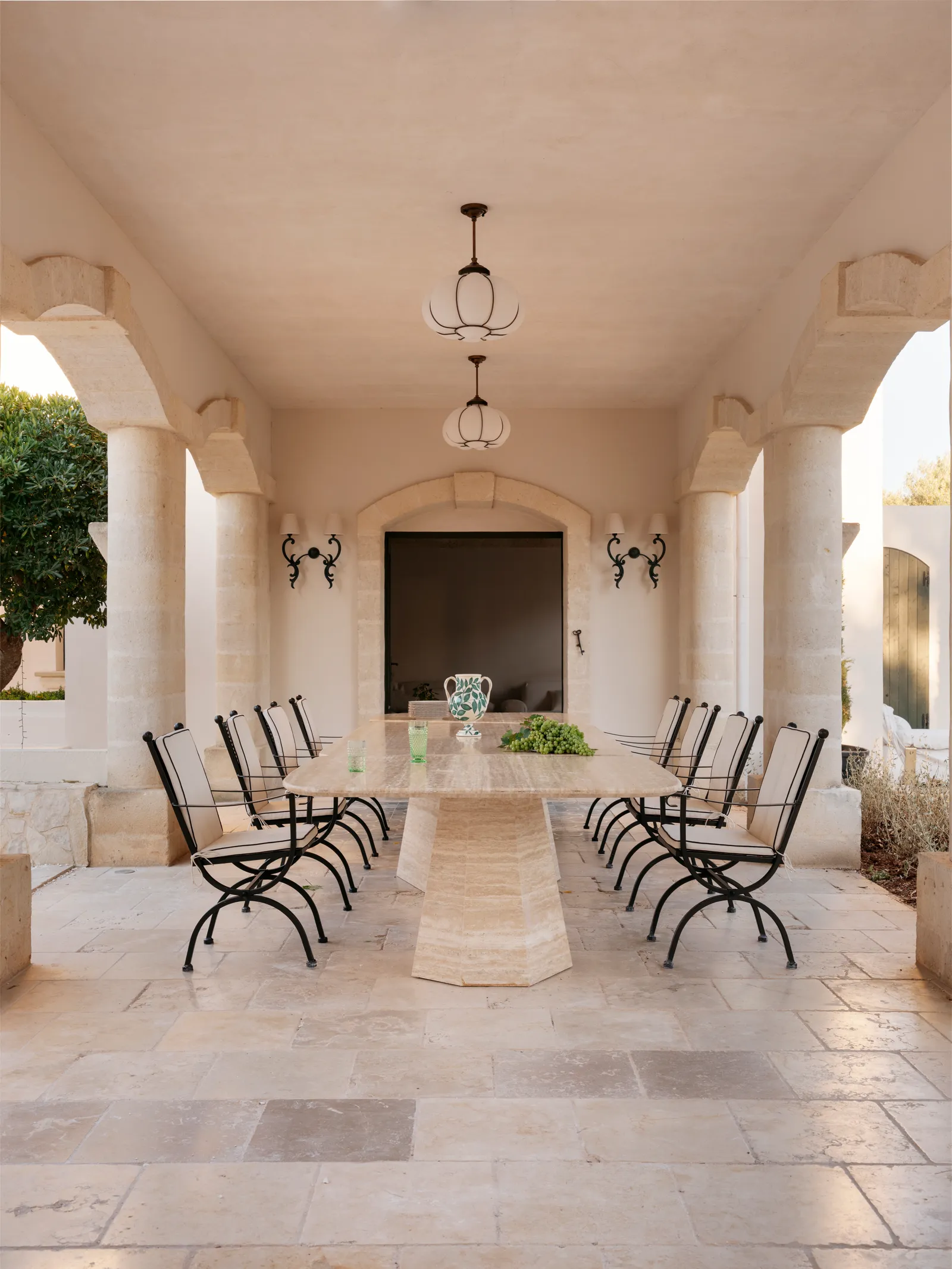 La masseria et ses diffrents bâtiments sont distribus autour dune cour intrieure. Dans cette galerie comme partout dans...