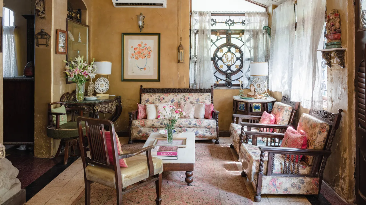 Mumbai'de Perili Arazideki Hintli Yönetmenin Evi