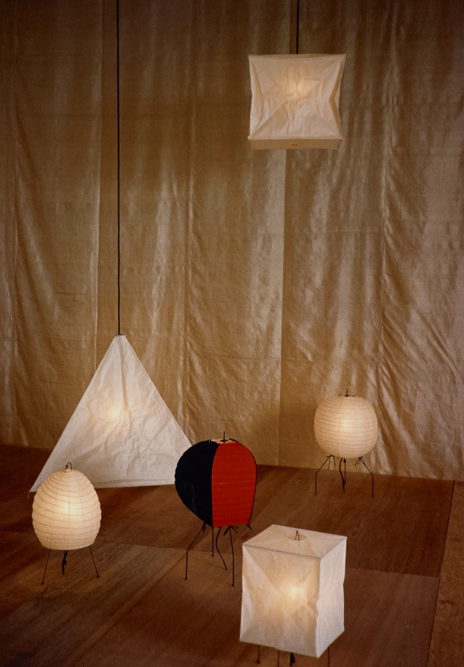 Ogata expose les installations lumineuses de Noguchi