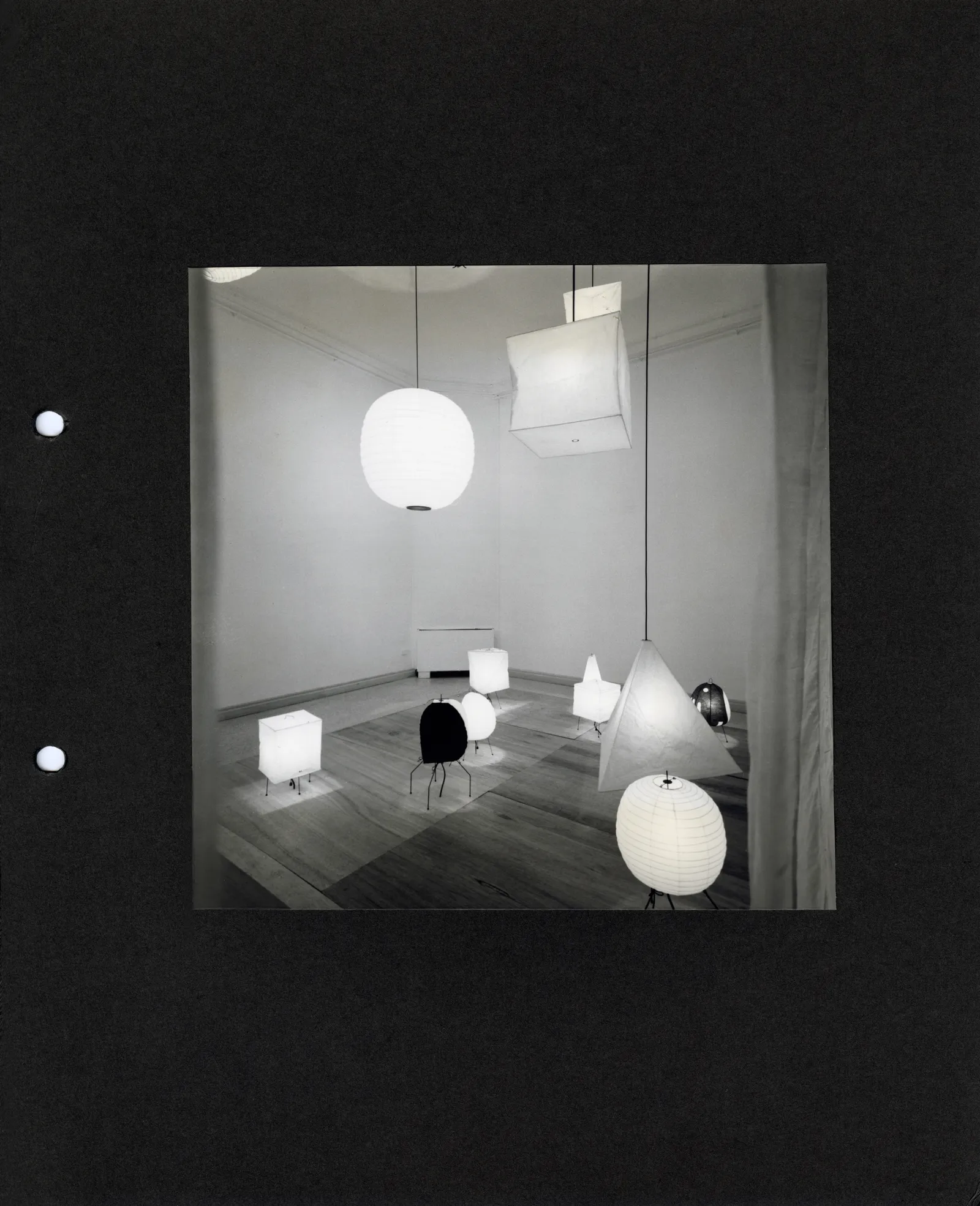 Ogata expose les installations lumineuses de Noguchi
