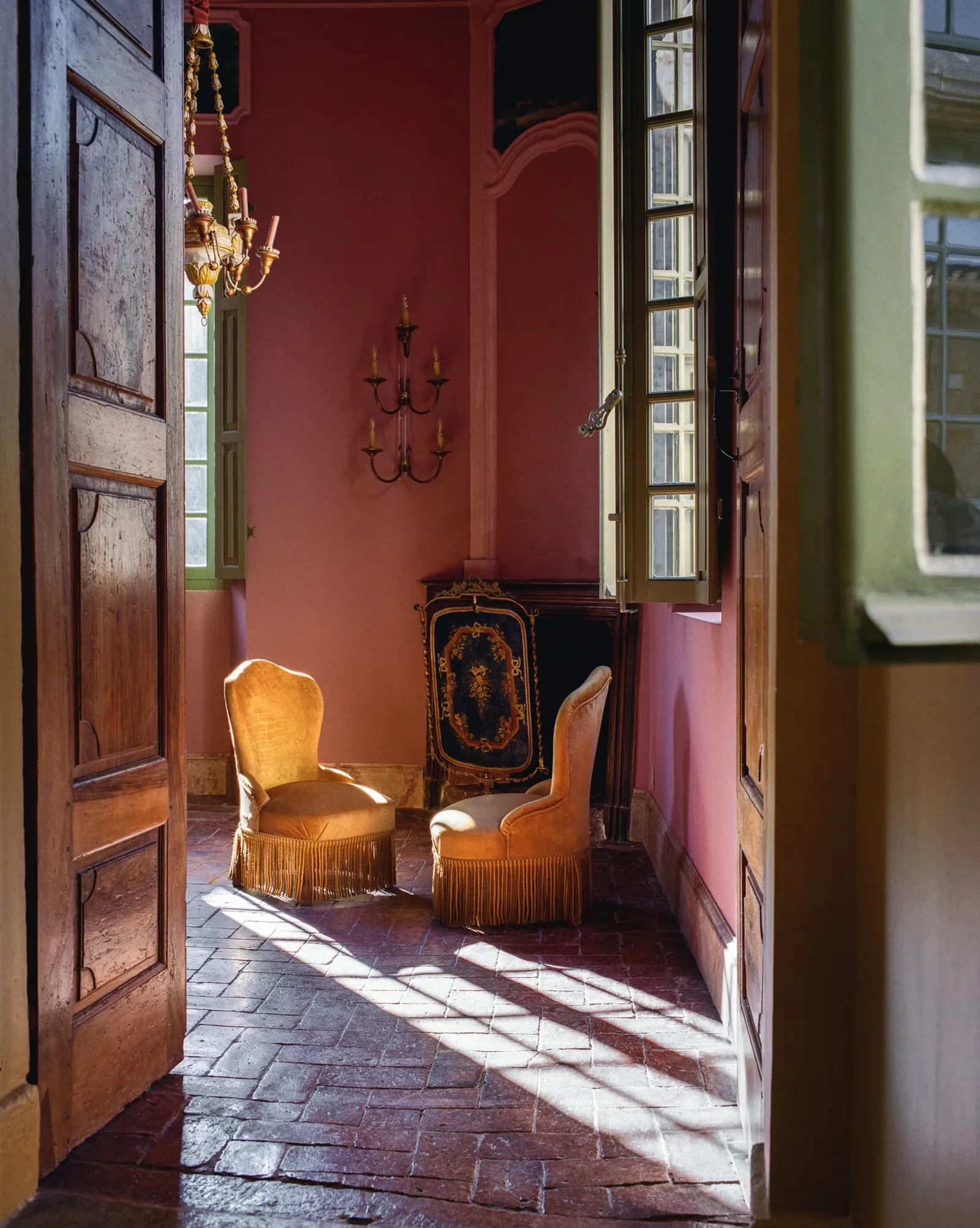 Larchitecte Diego Delgado Elias restaure un château à rserver dans le Vaucluse