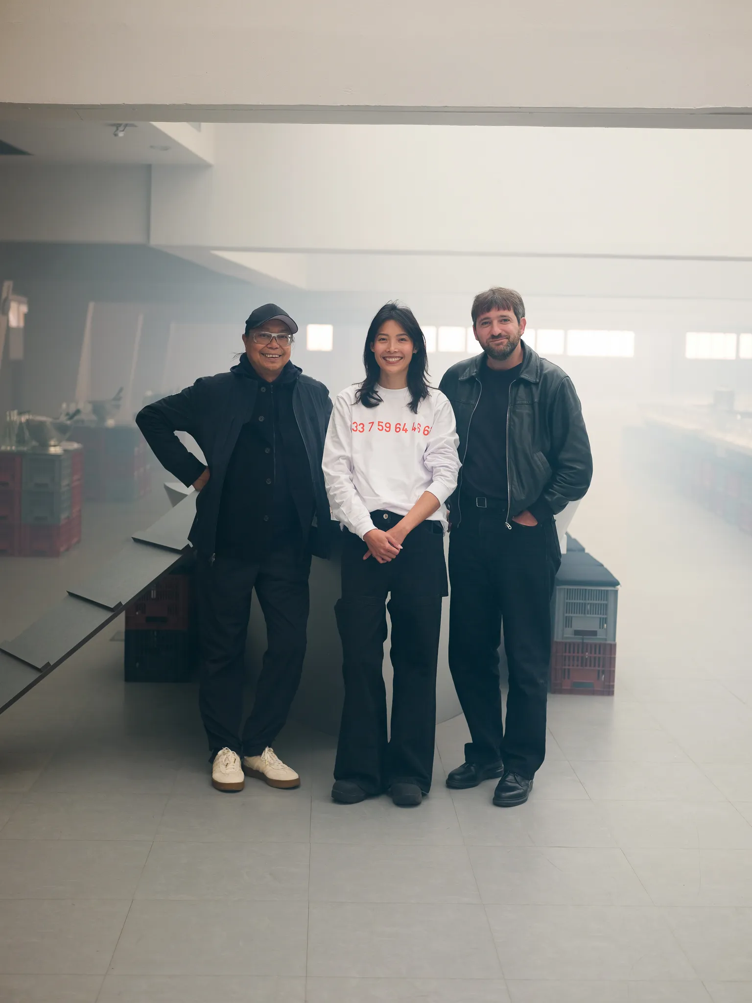 L'artiste Rirkrit Tiravanija la cheffe Dalad Kambhu et Luca Pronzato fondateur de WE ARE ONA.