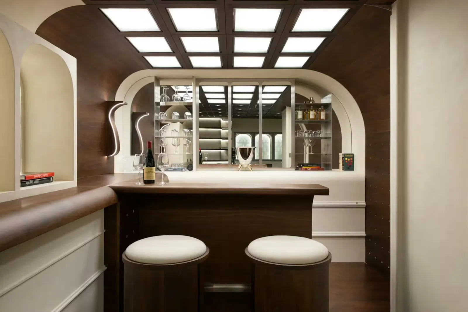 À louer sur Airbnb l'ancien atelier parisien de Karl Lagerfeld aux influences Space Age